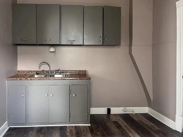 7 Earl Ave #7 — Photo 6