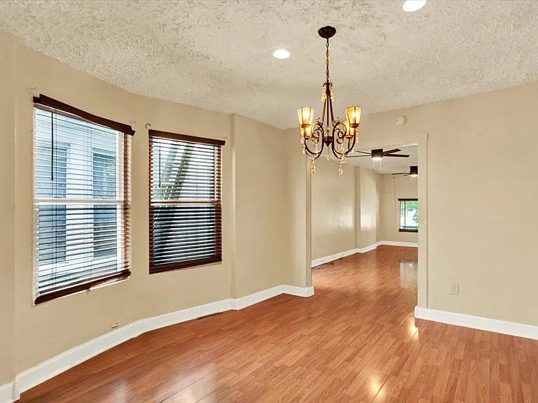 234 W Douglass St — Photo 8