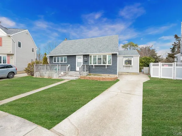 20 Marlon Avenue, Bethpage, NY 11714