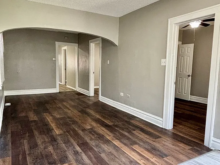 4430 Broadway — Photo 3