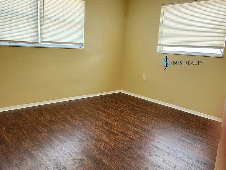 1350 Whitehall Ln — Photo 19