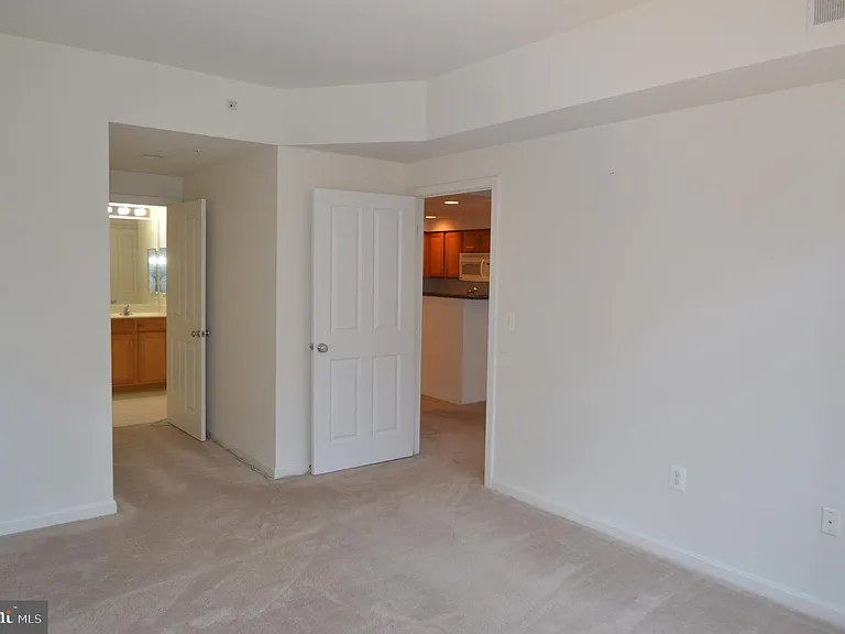 4490 Market Commons Dr #412 — Photo 14