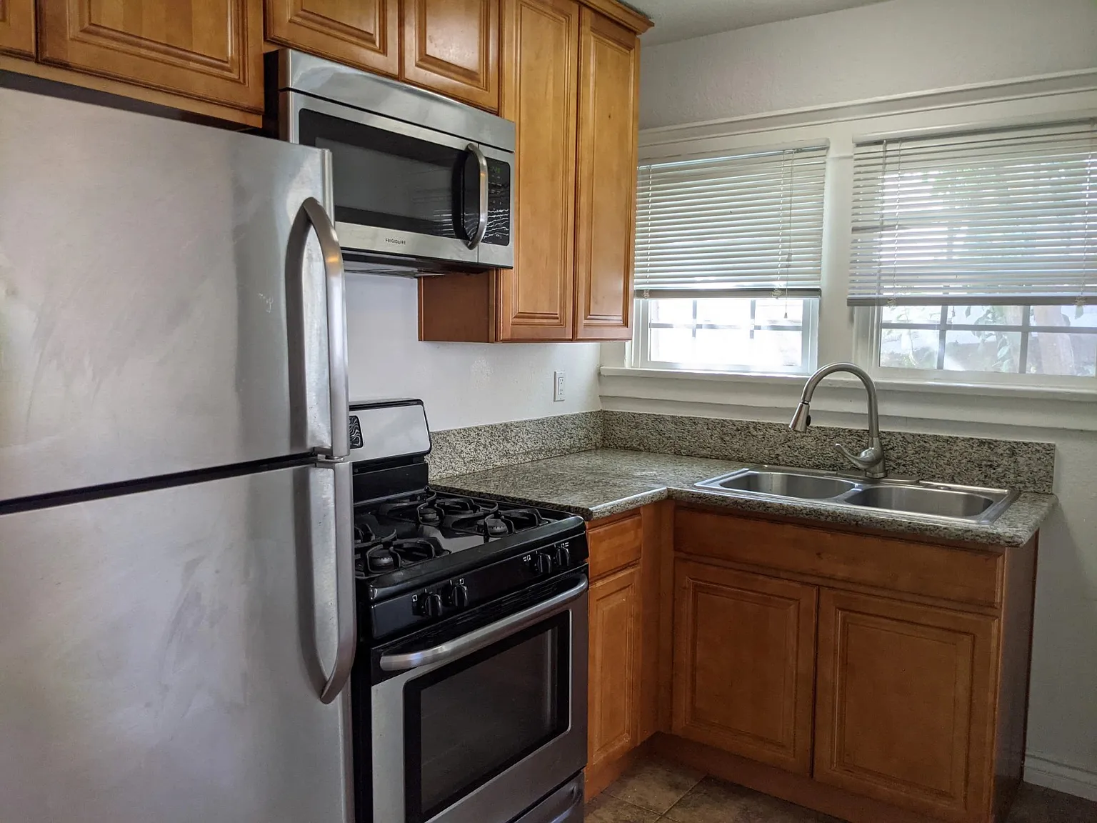 1306 W Sunset Blvd — Photo 4