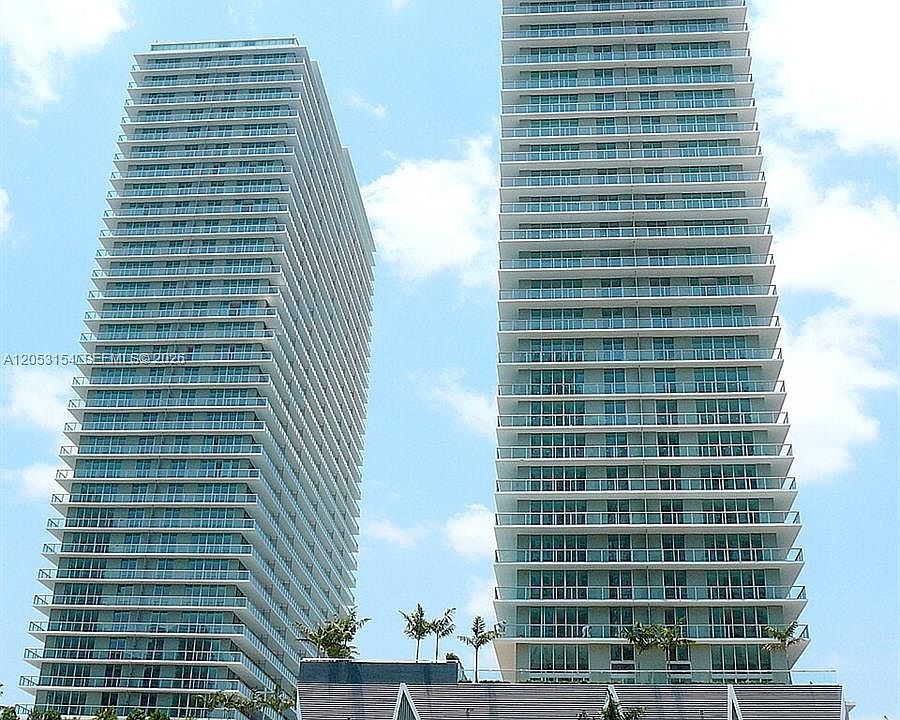 1st image of 1111 SW 1st Ave #20234N