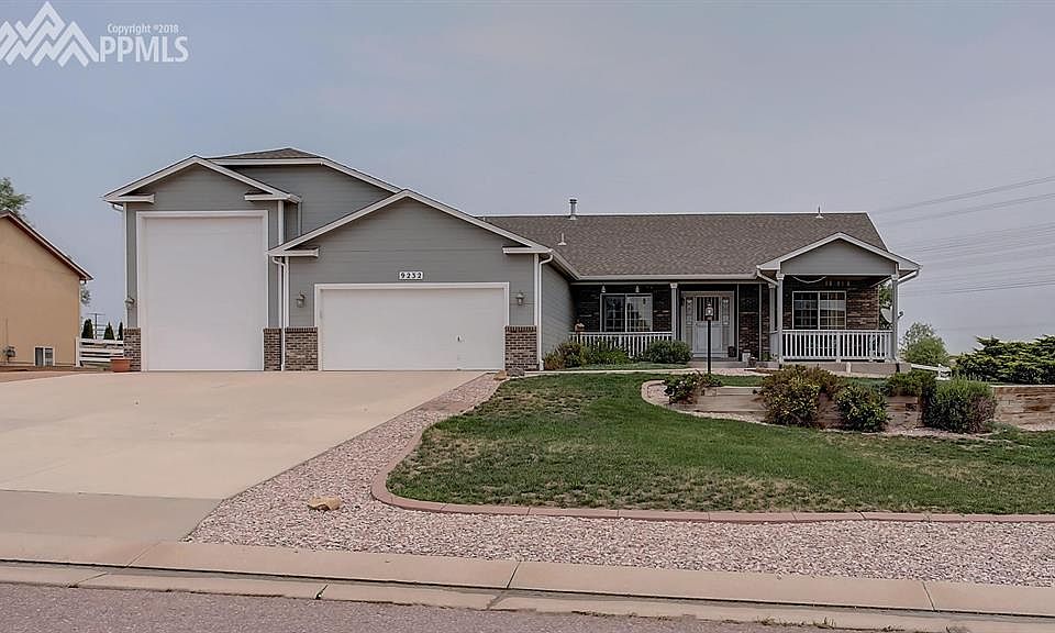 Welcome Home to this beautiful Colorado Dream Home!