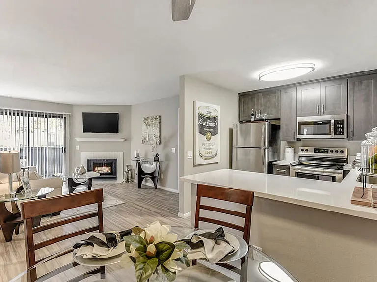Santee Villas — Photo 4