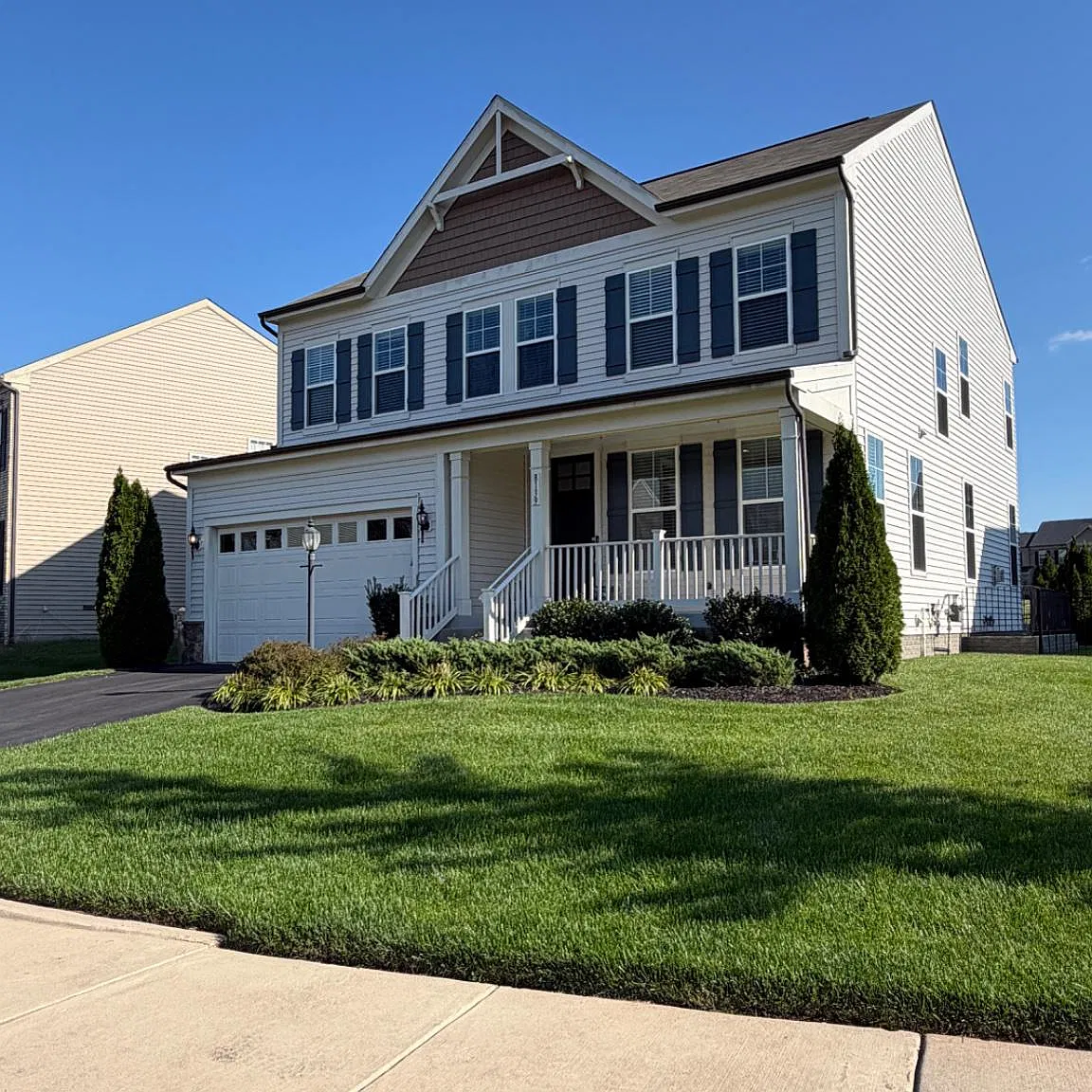 4 bed, 3.5 bath, 3639 sqft, $4,800 — Photo 1