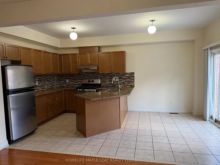 4628 Sandford Farm Dr — Photo 7