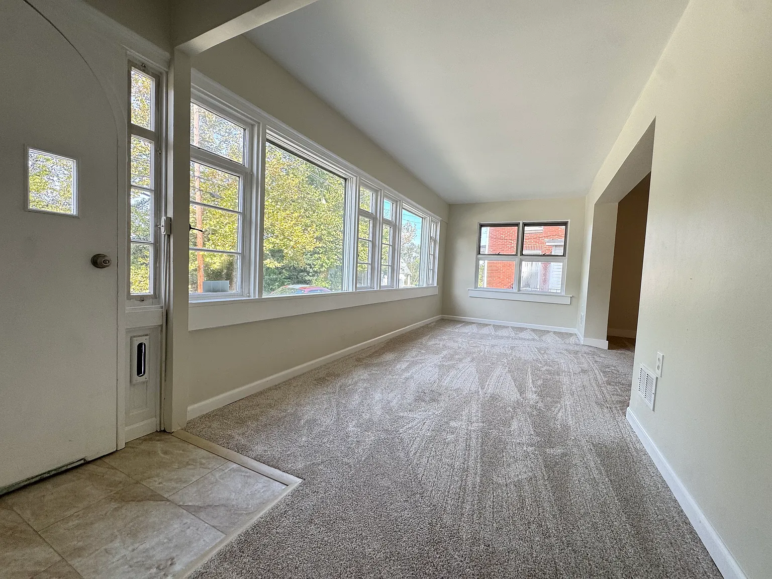 5 bed, 3.5 bath, 2850 sqft, $2,425 — Photo 3