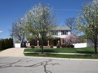 828 Golf Ridge Cir, Dundee, MI 48131