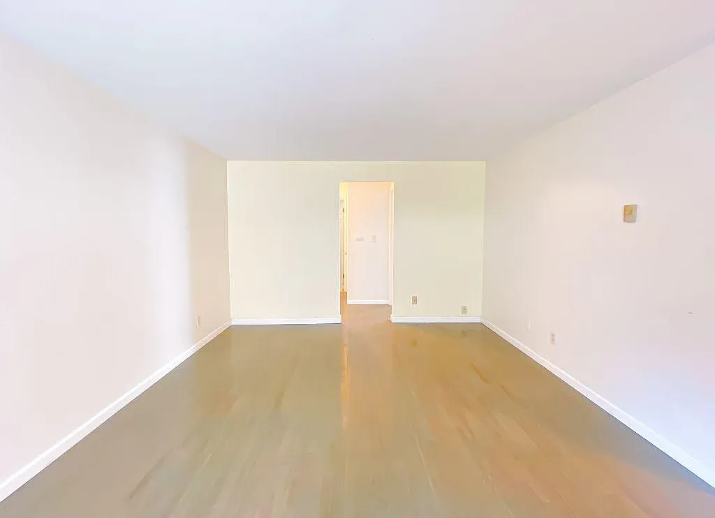 308 NE 45th St — Photo 1