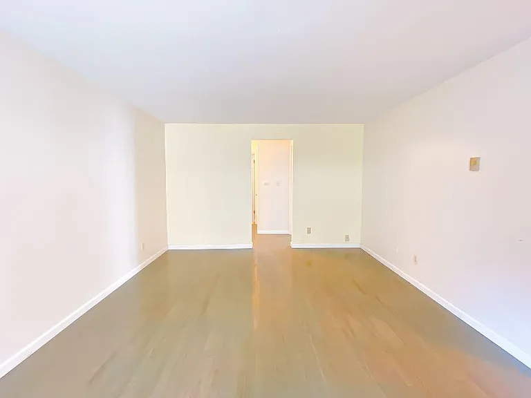 308 NE 45th St #5 — Photo 1