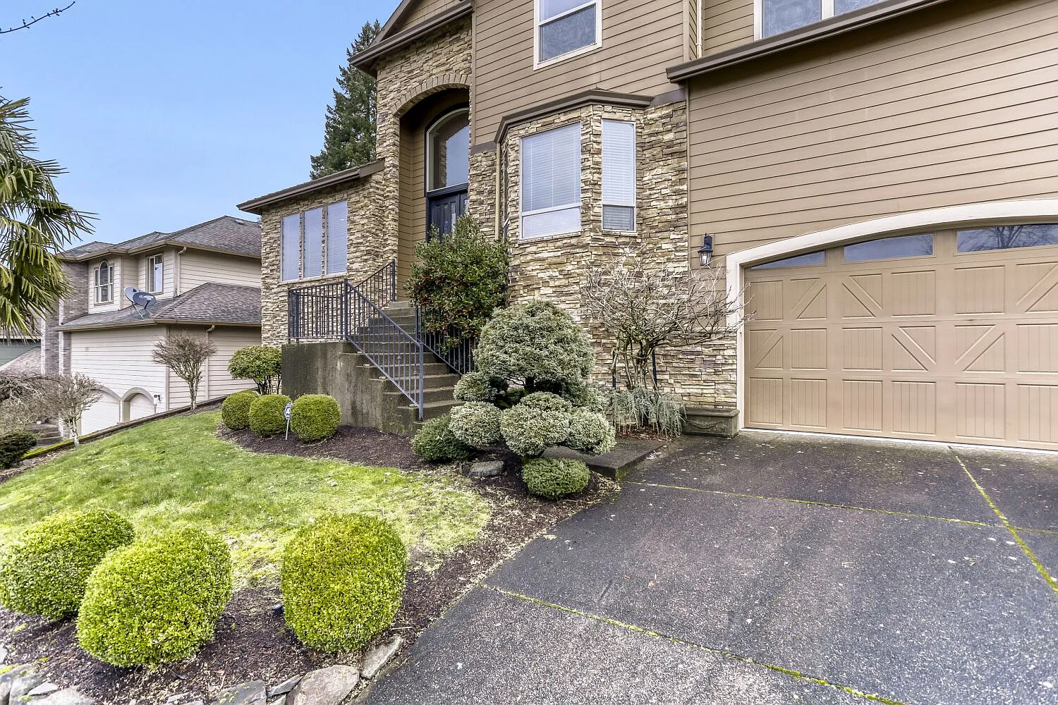 5 bed, 3.5 bath, 3960 sqft, $4,195 — Photo 3