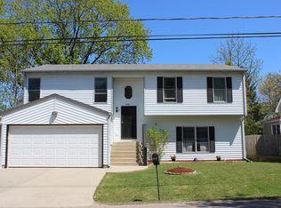 140 S Highland Dr, LAKEMOOR, IL 60051