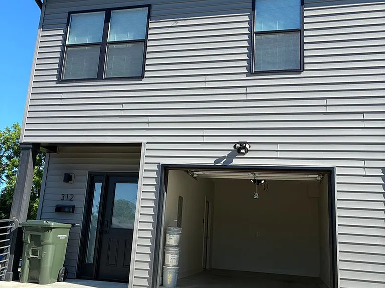 312 Lincoln St — Photo 1