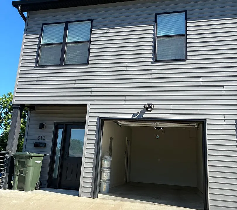 312 Lincoln St