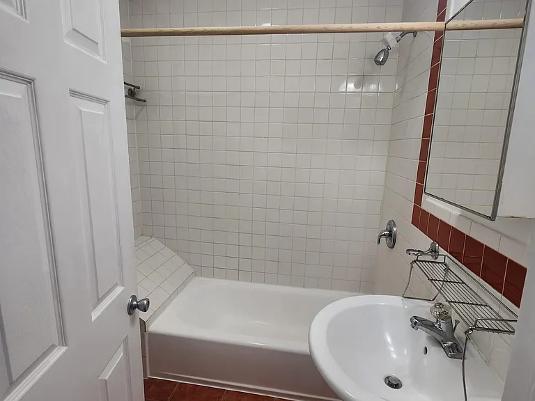 1102 Elden Ave #14 — Photo 5