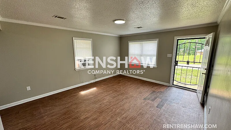 3 bed, 1.0 bath, $1,195 — Photo 2