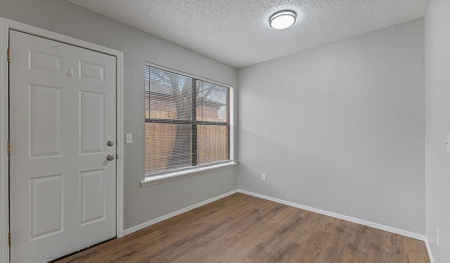 2 bed, 1100 sqft, $1,450 — Photo 4
