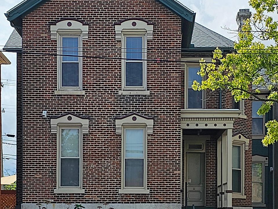 Apartment 103, bottom windows and side porch