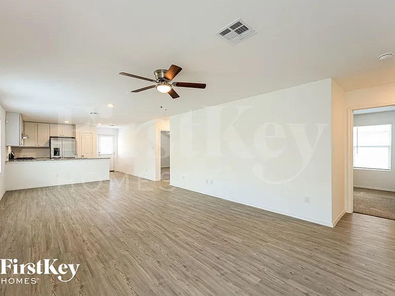 1335 White Willow — Photo 5
