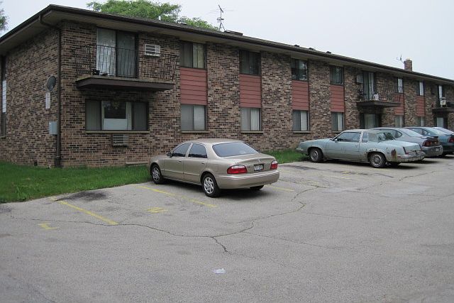 2nd image of 10500 W Fond Du Lac Ave APT 1