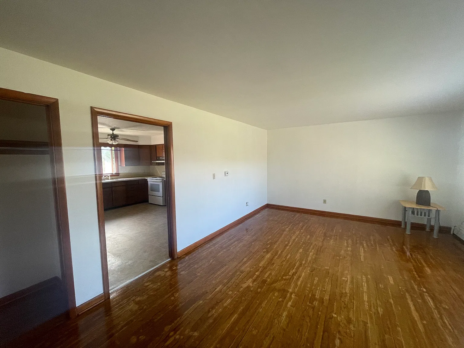 2 bed, 900 sqft, $1,500 — Photo 3