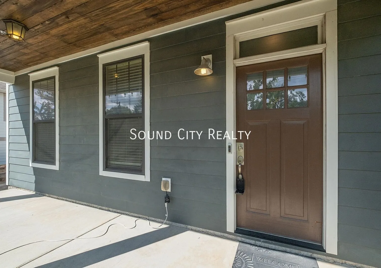 East Nashville cottage, large deck, pet friendly, large deck, open kitchen floor plan, available ... — Photo 4