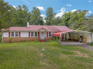 1133 Mile Creek Rd, Pickens, SC 29671