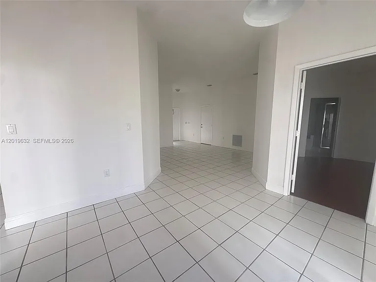 21480 SW 90th Pl — Photo 4