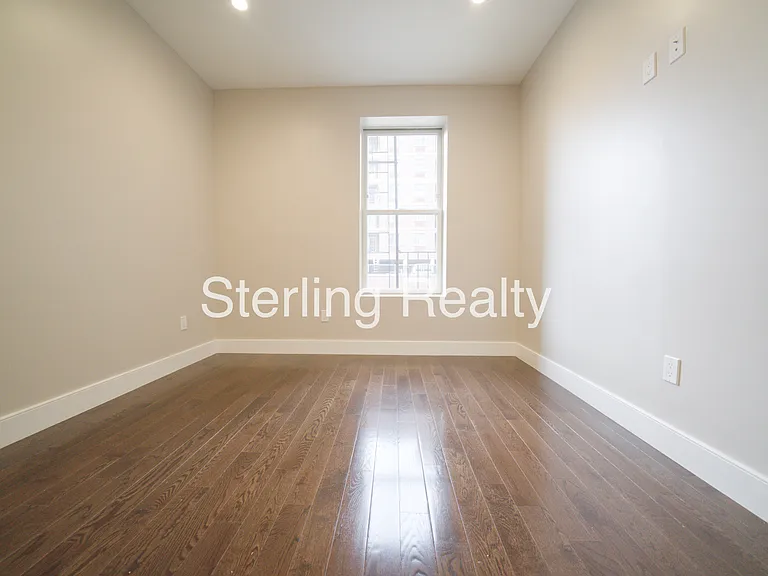 27-24 Hoyt Ave S #2R — Photo 9