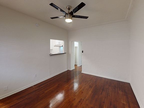 4th image of 715 S Saint Andrews Pl #205