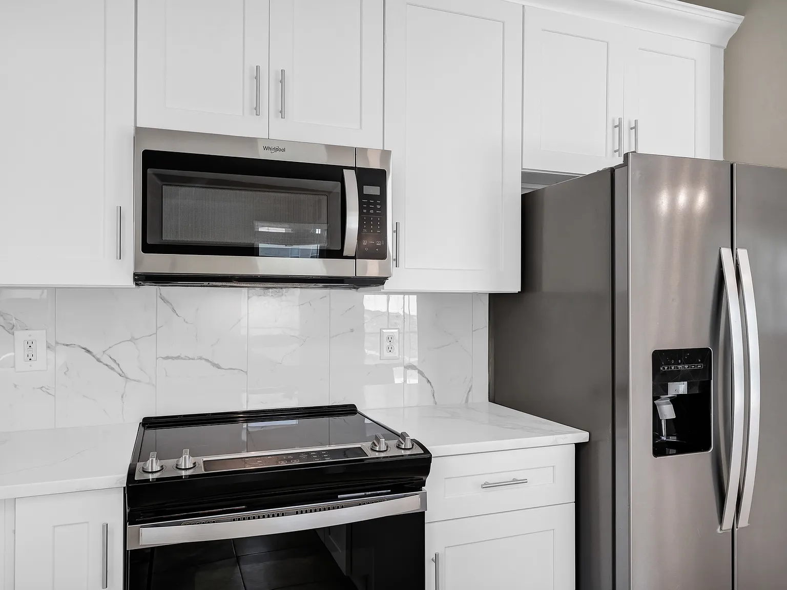 7 bed, 3396 sqft, $3,290 — Photo 3