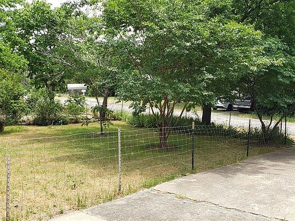 4th image of 2702 Hillside Dr