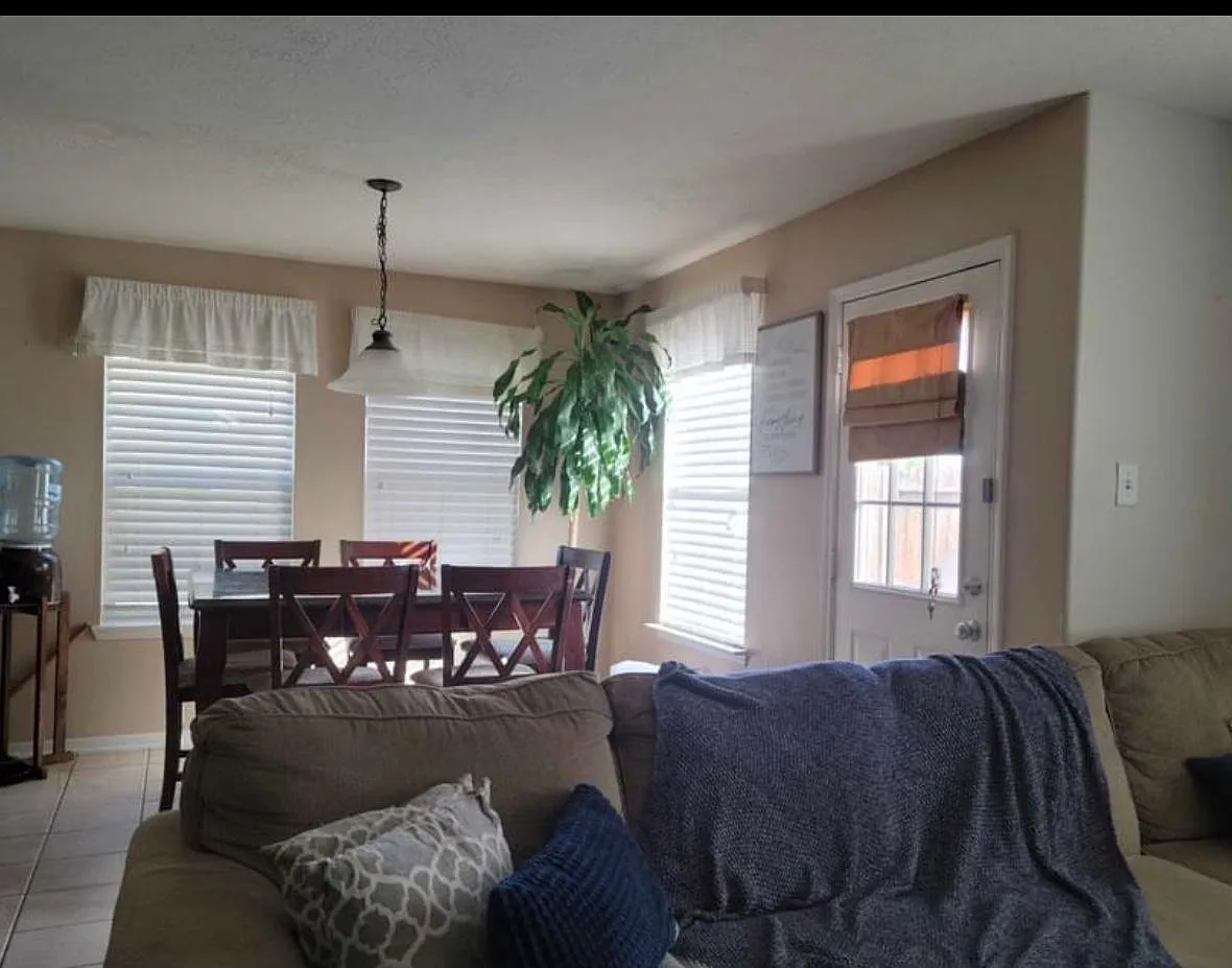 4209 Cinnamon St — Photo 2