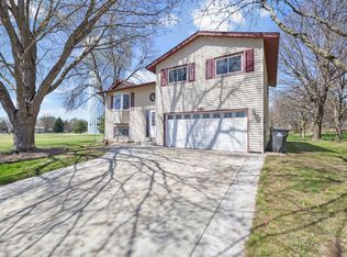 5610 Cedarwood St NE, Prior Lake, MN 55372