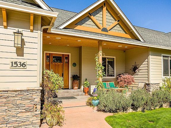 1536 NE Vista FE Ct Roseburg