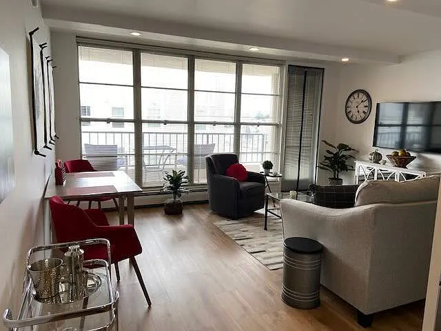 Furnished Modern Pac Heights Condo With Parking And City Views — Photo 2