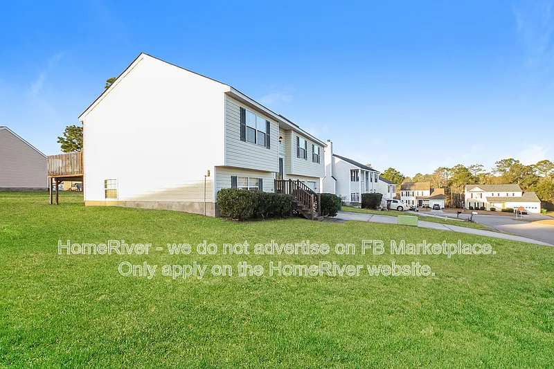 Building Photo - 301 Sandpine Cir