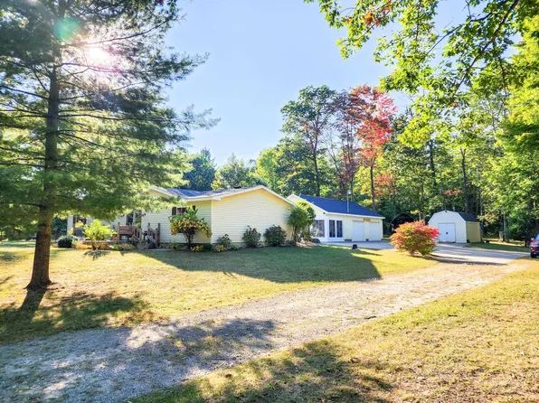 3901 E Long Lake Rd, Harrison, MI 48625