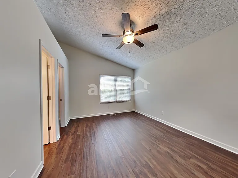 730 Rothrock Dr — Photo 11