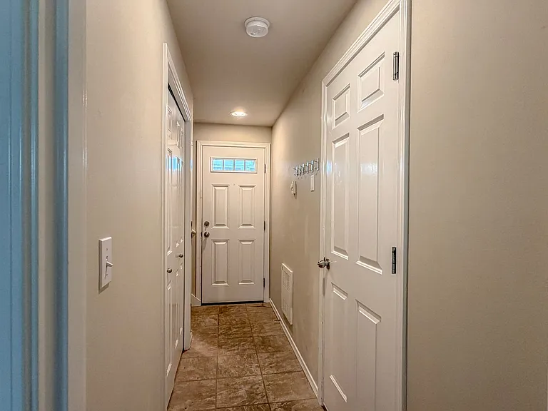 8538 Midvale Ave N #B — Photo 2