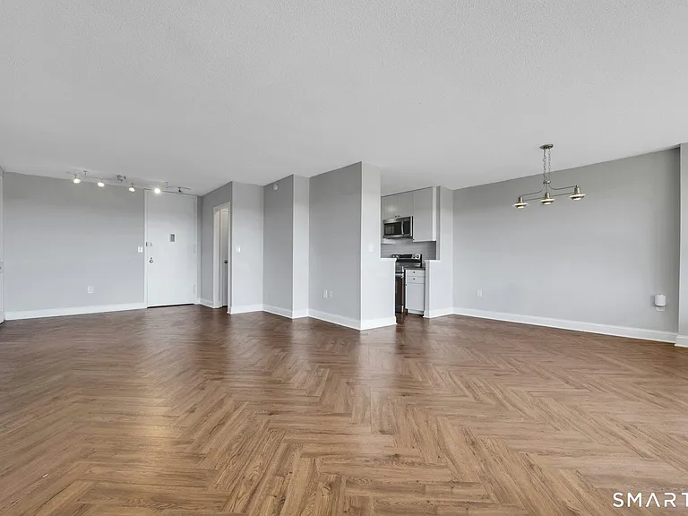 44 Strawberry Hill Ave #7E — Photo 8