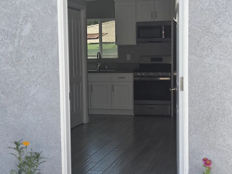 668 S Huntington St — Photo 10