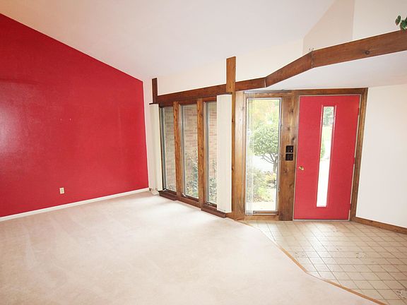 4th image of 985 Hillbrook Dr
