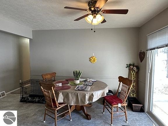 2nd image of 10810 E Division St
