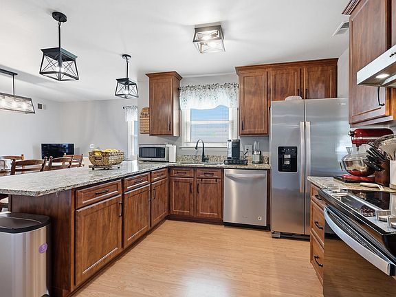 4th image of 13 Persimmon Pl