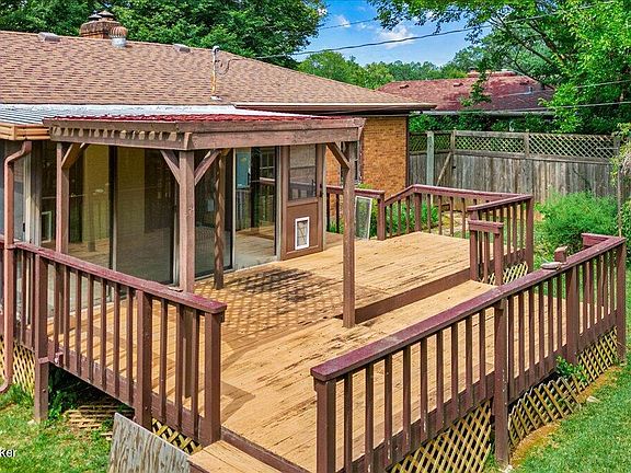 5th image of 1601 Vivian Ln