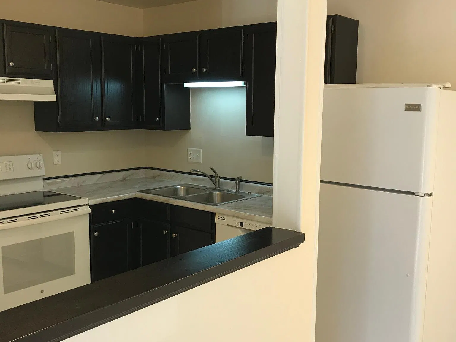 2902 Wardall Ave — Photo 3