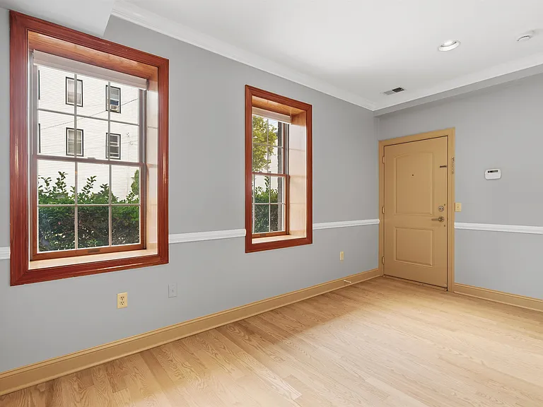 21 Saint Pauls Ave #1 — Photo 18
